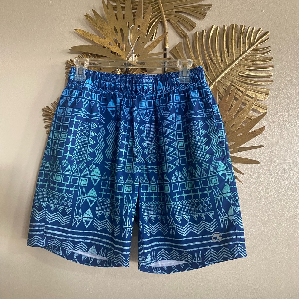 Ocean Current Blue And White Patterned Shorts - image 1